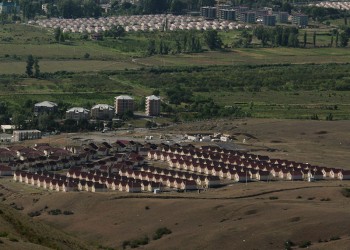 Жилые дома для беженцев в Гори